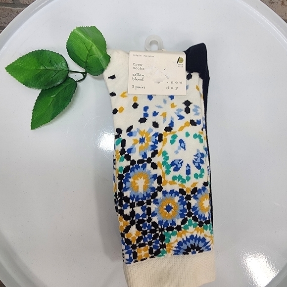 A NEW DAY Crew Socks Set of 3 - Picture 1 of 7